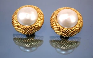 Orecchini tondi CHANEL perle tono oro clip on accessori donna vintage Francia - Foto 1 di 15