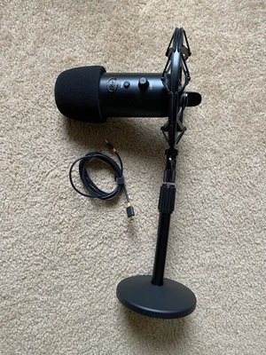 Blue Yeti Premium Multi-Pattern USB Condenser Microphone with Shure Stand - Image 1 of 4