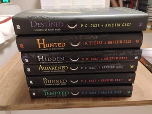 House of Night Novel Book Series Lot 5-10 6 Total Books Very Nice - Foto 1 di 9