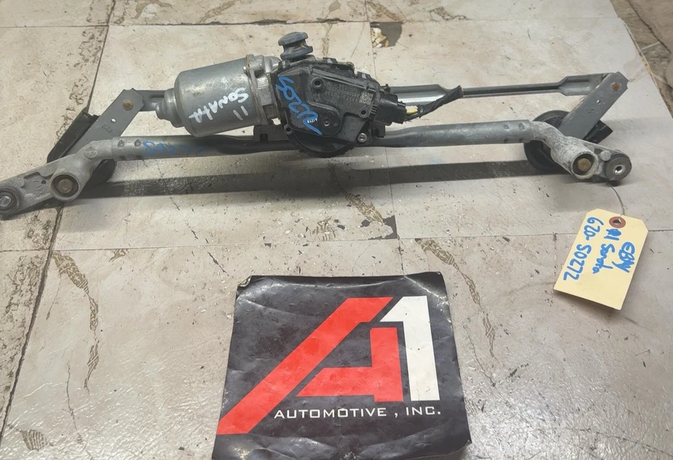 2011-2015 KIA SORENTO Windshield Wiper Motor & Transmission Linkage Assembly OEM - Image 1 of 4