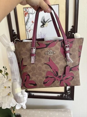 COACH Mollie 托特包 25 英寸签名帆布和皮革蝴蝶结印花棕褐色/粉色 — 第 1/4 张图片