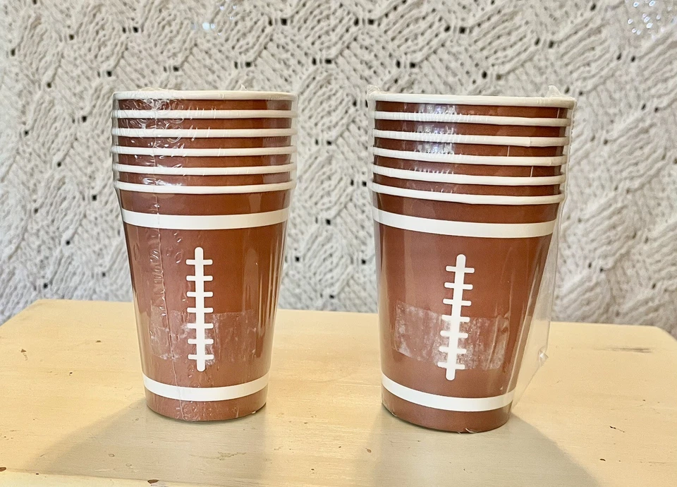 Tazas de papel de fútbol americano tamaño 12 oz cada una ~ 12 tazas suministros totales para fiestas marrón nuevas Foto 1 de 1