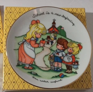 Vintage 1986 Avon Plate "School is a New Beginning" Joan Walsh Anglund 22K Gold - Picture 1 of 7