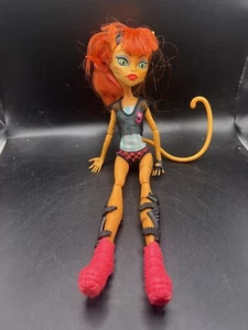Monster High Doll Toralei Ghoul Sports Mattel BJR14 - Picture 1 of 8