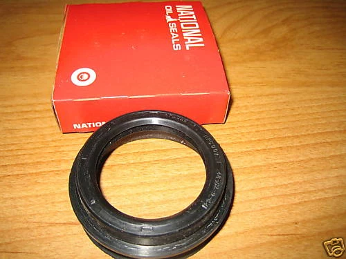 Sellos de aceite exteriores de rueda trasera Hi-Lux para camioneta Toyota 1968-1978 como nuevos de lote Foto 1 de 1