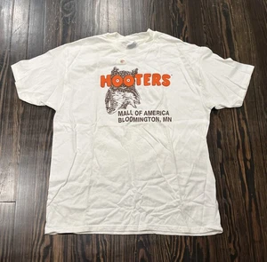 Hanes Hooters Vintage T Shirt Men’s XL White Cotton NWOT - Picture 1 of 5