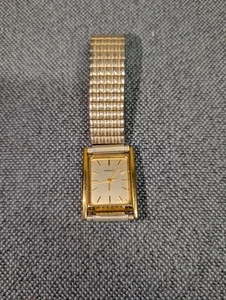 Reloj Vintage Caravelle Bulova Rectangular Tono Dorado Banda Elástica Cuarzo - Imagen 1 de 3