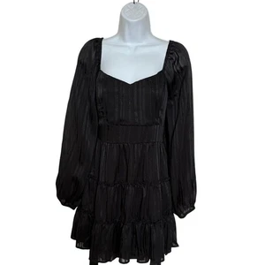 Altar'd State Mini Blk Kleid mit Stufenrock und dezentem Streifenmuster Gr. L - Bild 1 von 5