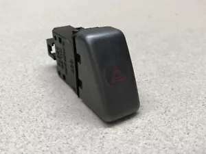 Subaru Impreza 2005 - 2007 botón interruptor de control de riesgos de emergencia fabricante de equipos originales - Imagen 1 de 3
