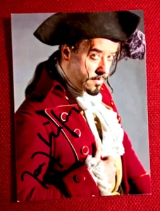 Original-Autogramm von Jan Josef Liefers, Farbfoto, 17,8 x 12,8 cm - Bild 1 von 1