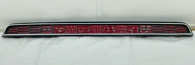 Panel de luz trasera Torino Fairlane Cobra 1970 1971 moldura de panal envolvente Foto 1 de 4