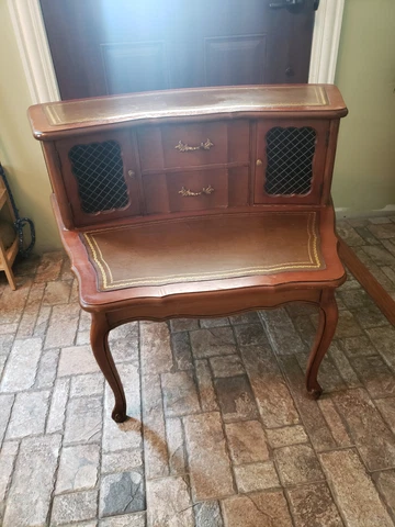 Vintage wood w/leather top end accent table Cover