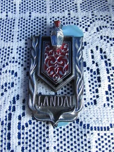 1973-1977 MONTE CARLO SAIL PANEL SHIELD "LANDAU" EMBLEM STICK ON GM 20079934 NOS - Picture 1 of 5