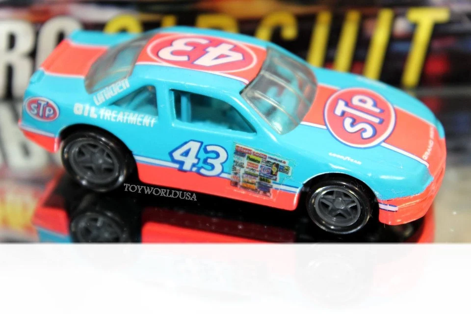 Pontiac Grand Prix Richard Petty STP Hot Wheels Pro Circuit #43 Foto 1 de 1