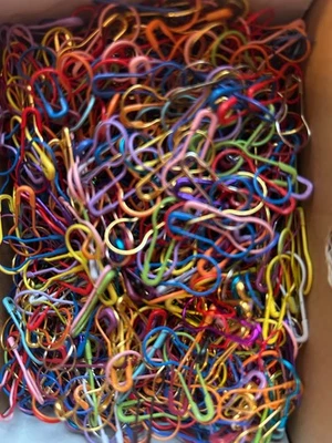Stitch Markers 35-50-100 Knitting Pins Crochet Sewing Metal Random Mixed Colours - Image 1 of 4