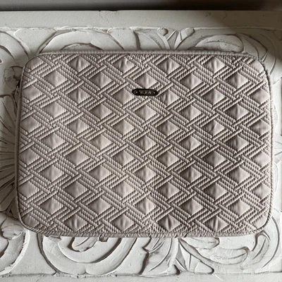 Funda acolchada para portátil TUMI beige diamante 15" x 11" Foto 1 de 4