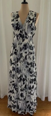 Maxi Vestido Eliza J. Plisado Negro/Blanco Estampado Rosa Gasa. Talla 6 Foto 1 de 4