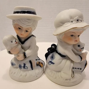 Vintage Keramik Figuren Junge Mädchen mit Haustieren blau Blumenmuster Goldrand gebraucht - Bild 1 von 6