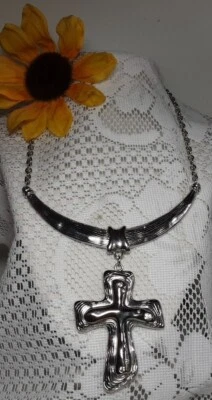 Collar Tono Plata Único Grabado Collar Grande Cruz Cuelga Babero Declaración Foto 1 de 4