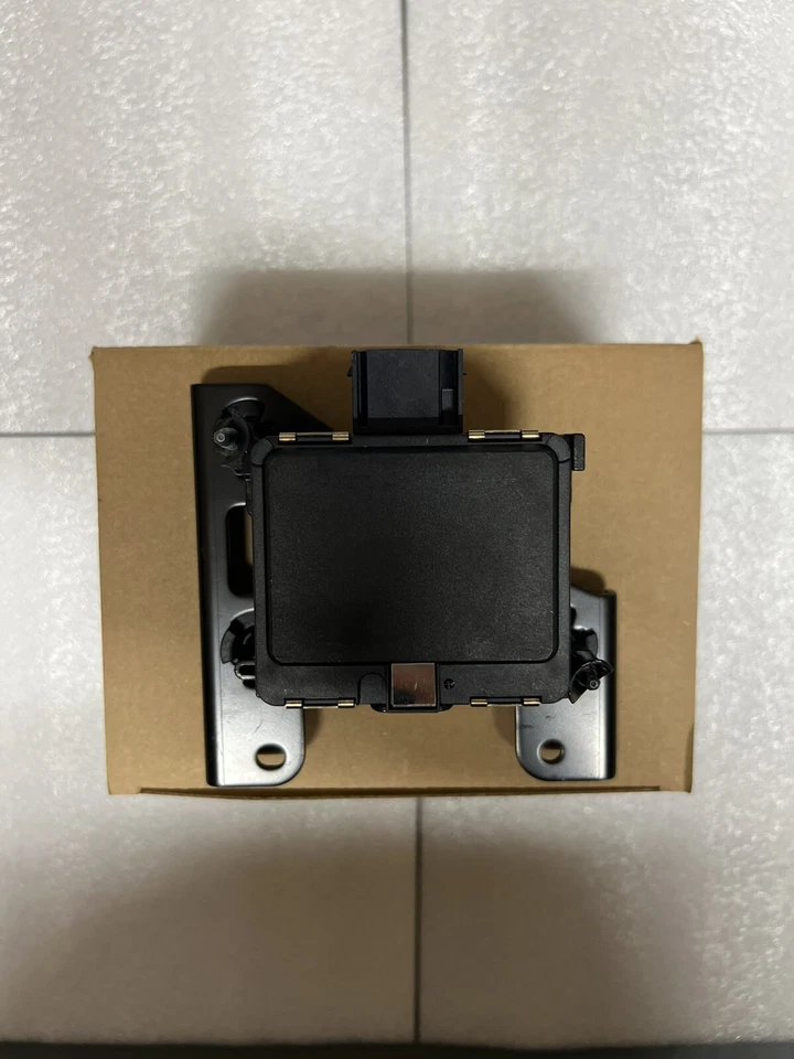 SKODA FABIA 2015 - 2021 MK3 RADAR CONTROL SENSOR WITH HOUSING ACC NEW 5Q0907561P - Image 1 of 4