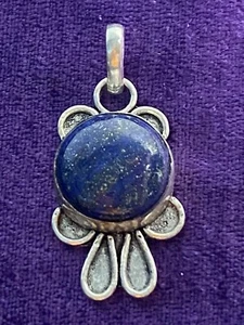 Lapis versilberter Anhänger neu nie getragen Stärke Mut Wahrheit ohne Kette - Bild 1 von 7