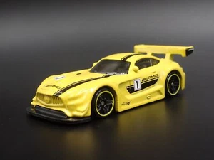2016 16 Mercedes-Benz AMG GT3 Amarillo 1:64 Escala Coleccionable Coche Modelo - Imagen 1 de 7