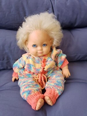 Vintage Schildkröt Puppe mit bunter Strickkleidung ca. 40cm - Bild 1 von 4