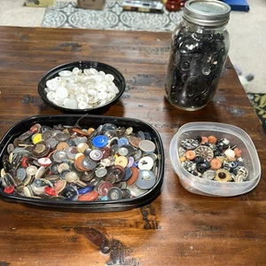 ASSORTED RANDOM VINTAGE Sewing Button Mix HUGE LOT - Picture 1 of 13