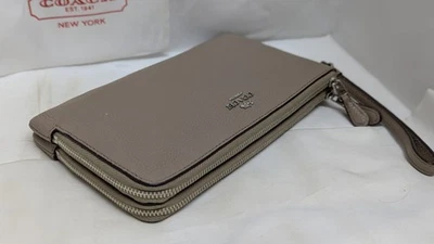 Funda billetera para teléfono Coach de cuero gris guijarro con cremallera doble esquina 54052 Foto 1 de 4