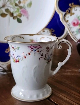 Antigua corona pintada a mano caldero porcelana taza flores arcos Foto 1 de 4