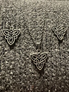 Keltischer Knoten Anhänger und Ohrringe Set - Bild 1 von 4