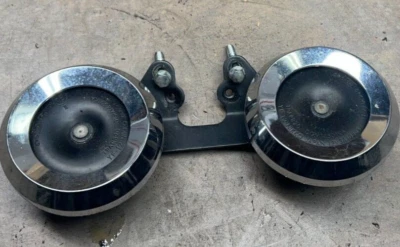 Kawasaki Vulcan VN750 2005 bocinas delanteras dobles bocina pernos de montaje 05 VN 750 A Foto 1 de 4