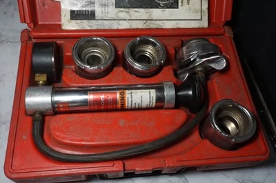 (RI4) SNAP-ON SVT262-23 COOLING SYSTEM TESTER - Image 1 of 3