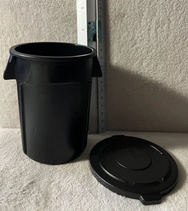 Basura Miniatura Bruta Rubbermaid con Tapa Negro MINI Juguete Pequeño Promo 4.5" - Imagen 1 de 7