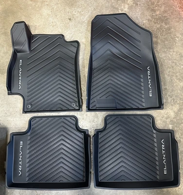NUEVO OEM HYUNDAI ELANTRA 2021-2025 4 PIEZAS ALFOMBRILLAS CONTORNEADAS NEGRAS PARA TODO TIPO DE CLIMA Foto 1 de 3