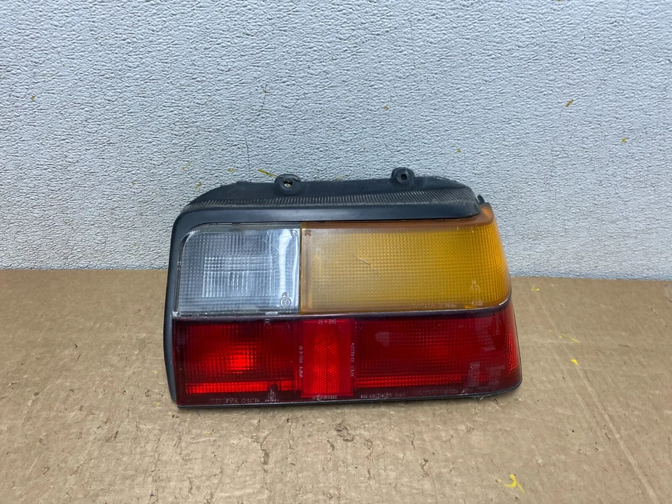 Luz trasera derecha pasajero Toyota Corolla 1983-1987 hatchback OEM o6482 DG Foto 1 de 4