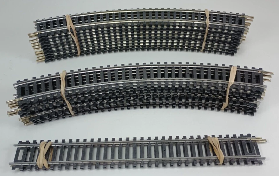 22 Pieces Model Power HO Scale 9" Track,  20 Curved,  2 Straight. Made in Italy. - Image 1 of 2