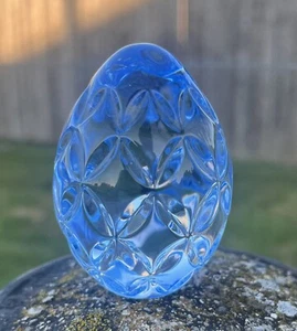 WATERFORD CRYSTAL AZURE BLUE FACETED EGG PAPERWEIGHT Signed By Fred Curtis - Picture 1 of 2
