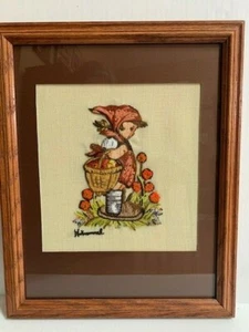 Fertig Crewel Hummel Mädchen mit Korb und Blumen 1988 Vintage gerahmt mattiert - Bild 1 von 12