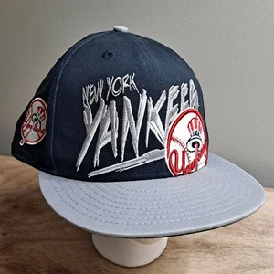 New York Yankees New Era 9Fifty Graffiti Spellout Big Logo Navy Snapback Cap - Bild 1 von 7