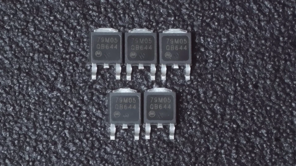 Quantity 5 - Motorola MC79M05 / 79M05 TO-252 Linear Voltage Regulator 5v 0.5A - Image 1 of 1