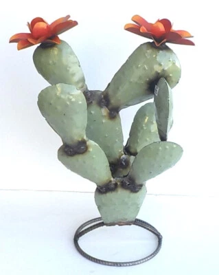 ESCULTURA DE CACTUS TUNA ARTE PATIO METAL 15" ALTO VERDE SALVIA CON FLORES Foto 1 de 4