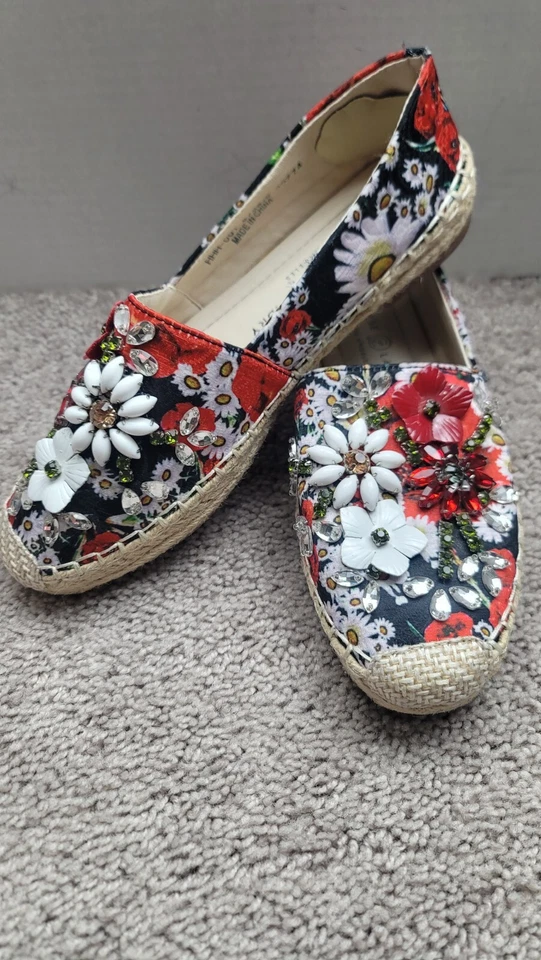 Planos Hayden Chinese Laundry para mujer rojos florales con joyas - talla 8 - usados en excelente estado Foto 1 de 4