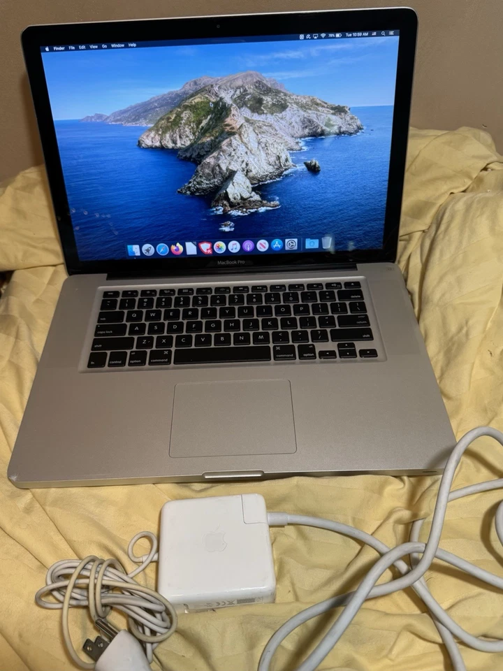 Apple MacBook Pro 15" 500GB HDD, Intel Quad Core i7, 2.3 GHz, 6GB ram, used - Image 1 of 4