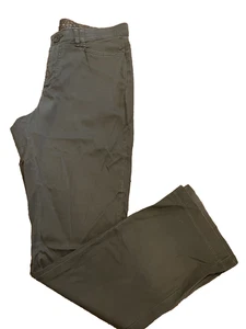 LEE Women's Comfort Waist Brown Straight Leg Khaki Pants Sz.12M - Picture 1 of 7