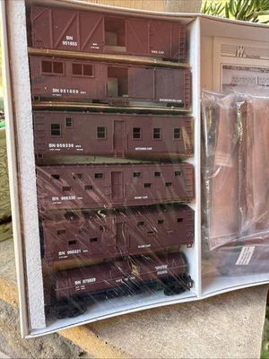 Walthers 932-914 HO Burlington Northern Work Train Kit #1 New Sealed - Image 1 of 4