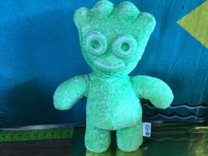 GREEN SOUR PATCH BAMBINO GRANDE PELUCHE ALTO 16 POLLICI - Foto 1 di 10