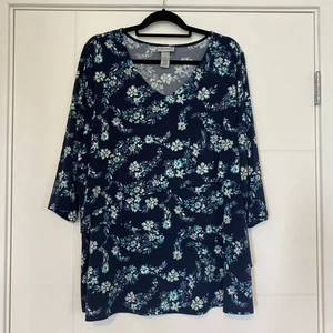 Top Catherines 1X Azul Marino Floral Manga 3/4 Cuello en Niveles Elastizado Fluido Femenino - Imagen 1 de 9