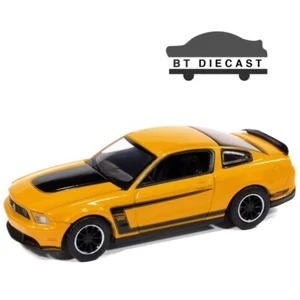 Autoworld 2012 Ford Mustang Boss 302 1/64 Yellow Blaze AW64502 AWSP186 A - Bild 1 von 3