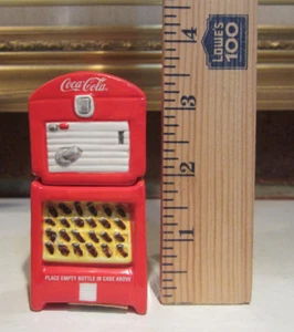 Distributore Bottiglia Coca-Cola Rossa Vintage 1996 Sale e Pepe Shaker Distribuzione Coca Cola - Foto 1 di 24